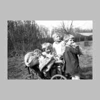 017-0058 Kinder in Stanillien ca. 1930.JPG